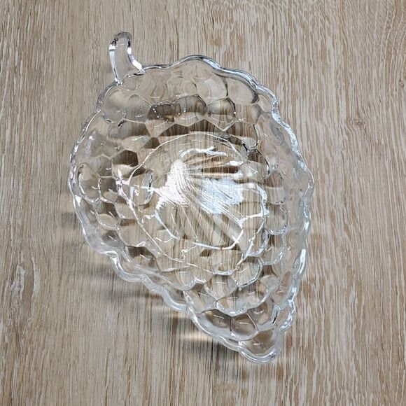 Antique Vintage Anchor Hocking grape dish in clear glass - Picture 1 of 5